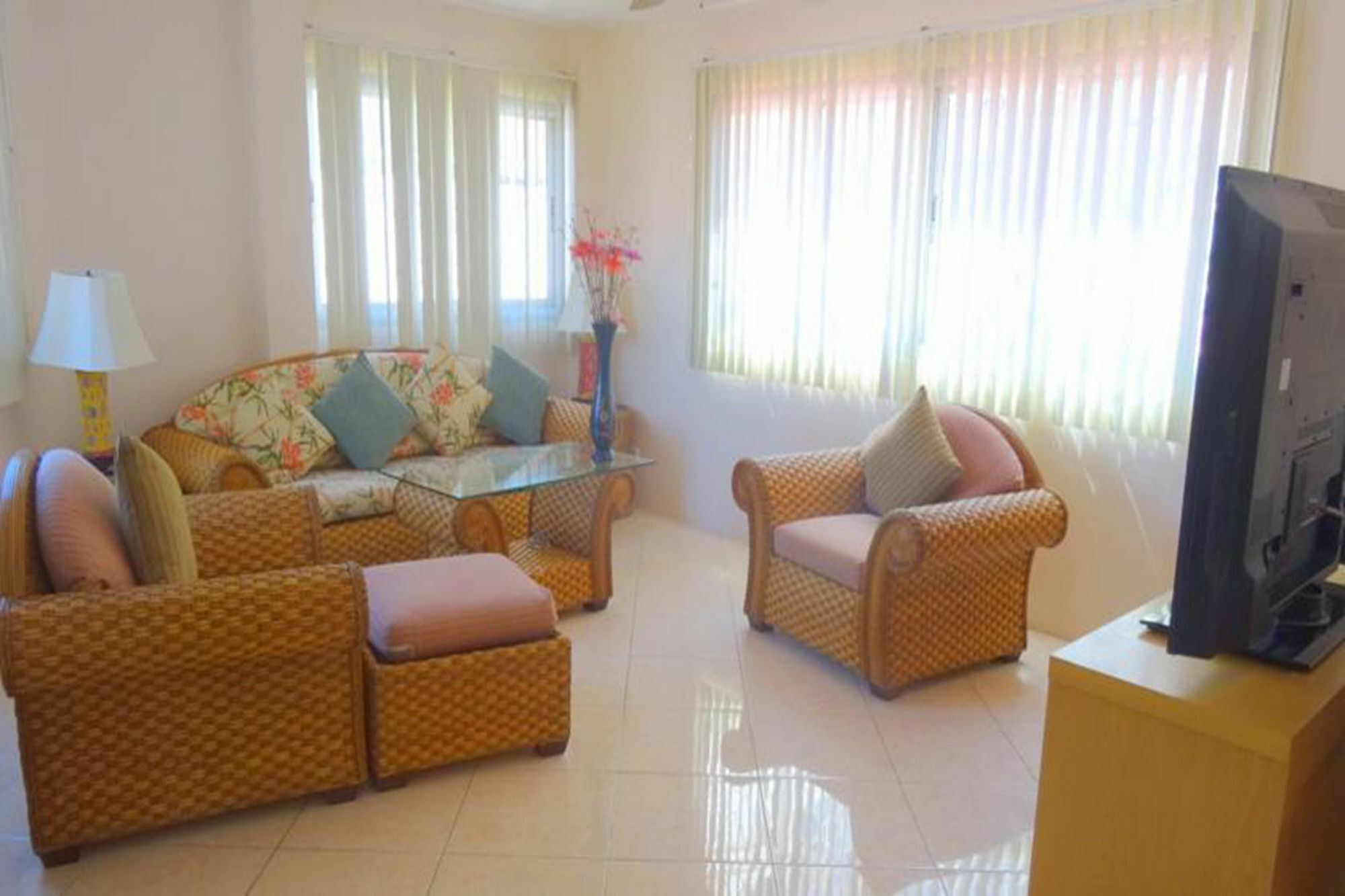 Butterfly Garden Boutique Residences Apts And Villas, A Lifestyle Destination Ex Lg 1-3 Bedroom Units , Full Kitchen, 2 Full Bathrooms, Rain Shower, Spa Bath, Free Bbq, Free Fast Fiber Optic Wifi, Staff 24-7 Pattaya Exteriör bild