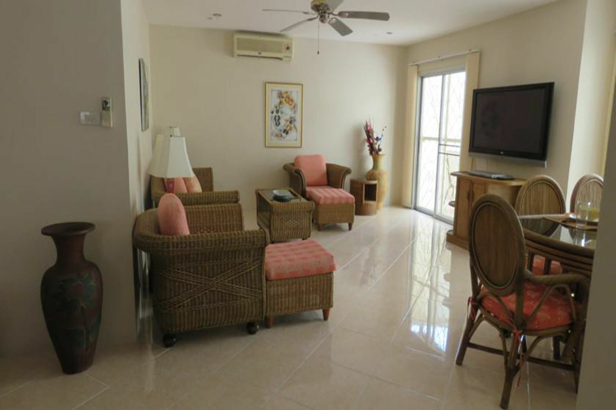 Butterfly Garden Boutique Residences Apts And Villas, A Lifestyle Destination Ex Lg 1-3 Bedroom Units , Full Kitchen, 2 Full Bathrooms, Rain Shower, Spa Bath, Free Bbq, Free Fast Fiber Optic Wifi, Staff 24-7 Pattaya Exteriör bild